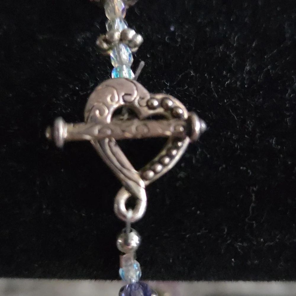 Purple Beaded Amethyst Bracelet Size 7.5. a precious stone consisting of a viole